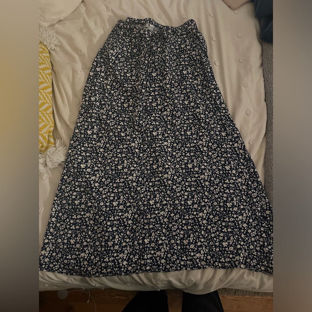Melrose and market size M skirt. Never worn. Purchased from Nordstrom rack.